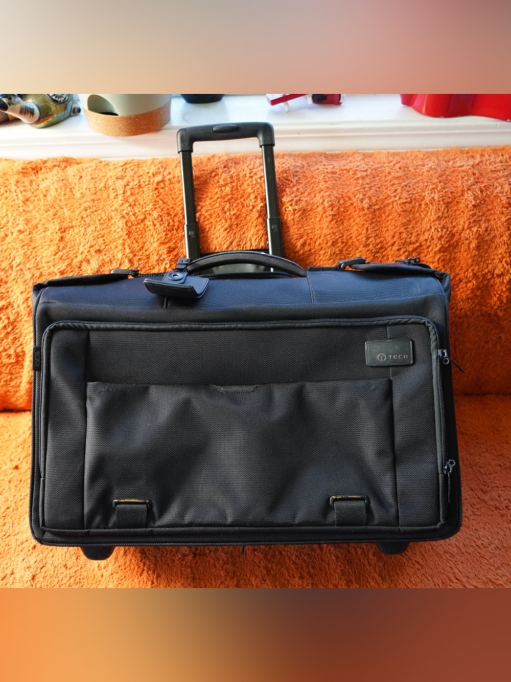 Tumi Tech Essential Gear 58030D Two Wheels Carry On Black 22”